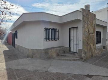 Casa de 3 ambientes, Godoy Cruz · Alquiler: Casa 2 Dorm. - Apta Comercio / Profesional