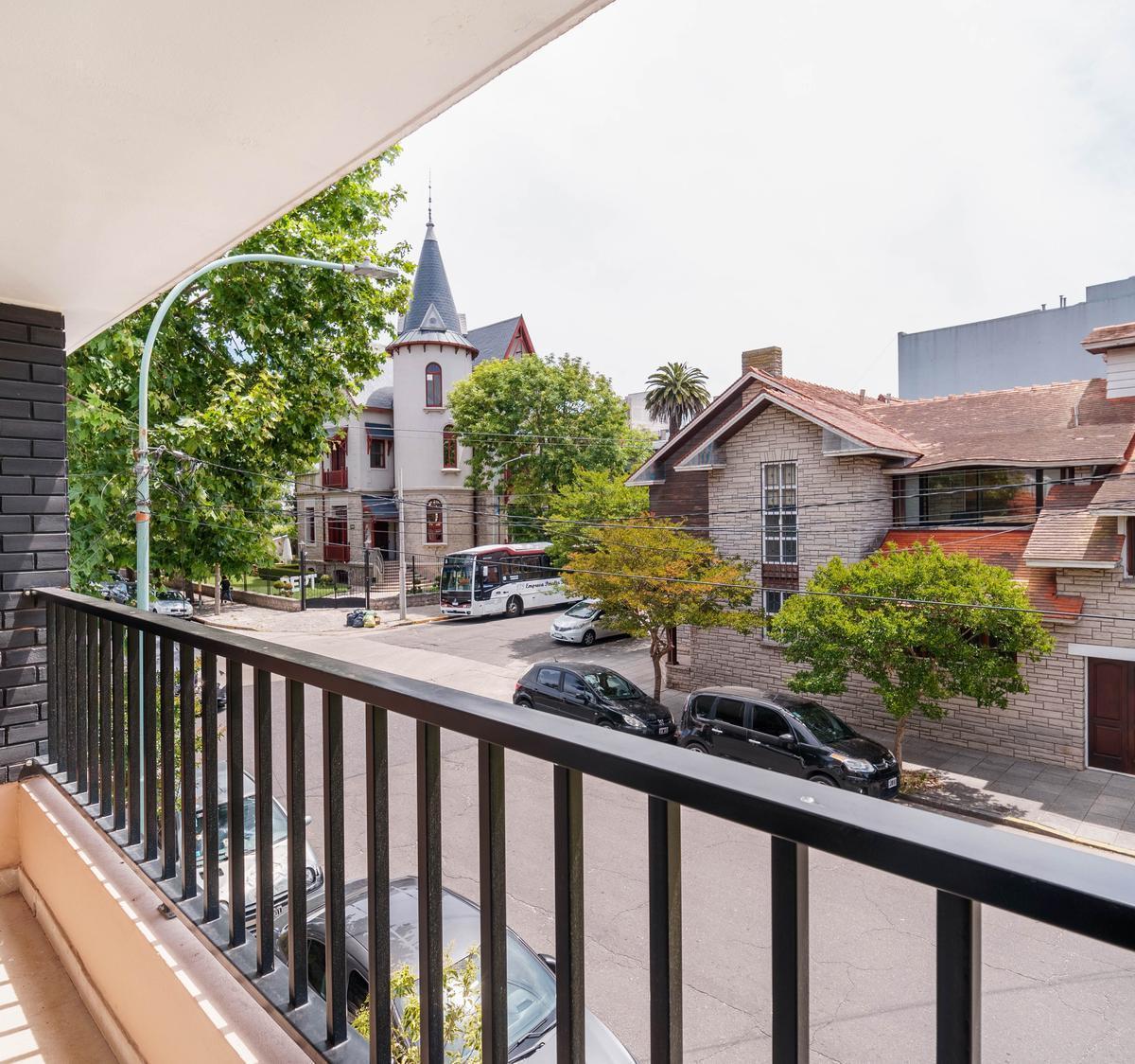 Duplex 4 amb, 190m² reciclado con cochera — Güemes