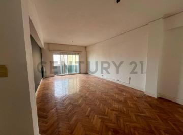 Departamento · 142m² · 8 Ambientes · Alquiler Apartamento 3 Dorm. | 2 Baños | Reciclado | Piso Alto | Centro