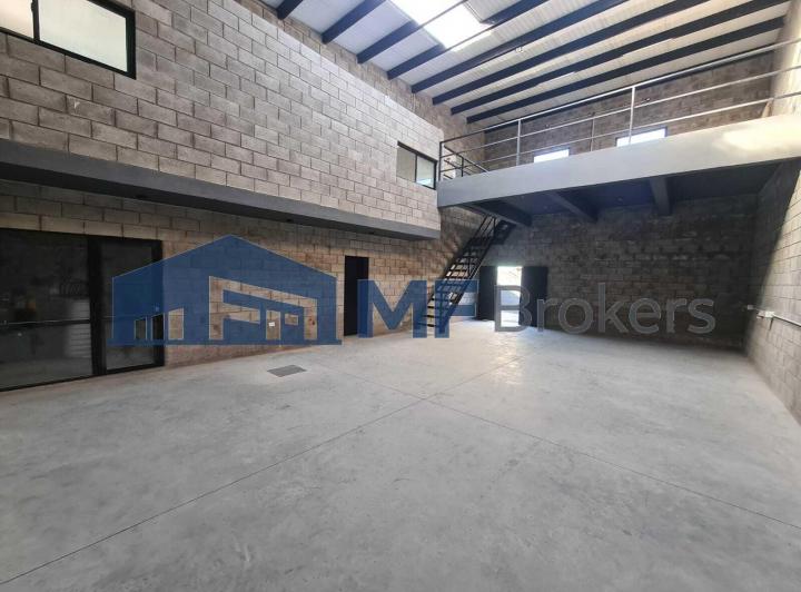 Bodega-Galpón · 180m²