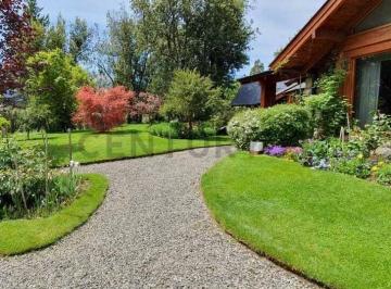 Casa · 322m² · 4 Ambientes · 2 Cocheras · Venta Casa Villa La Angostura