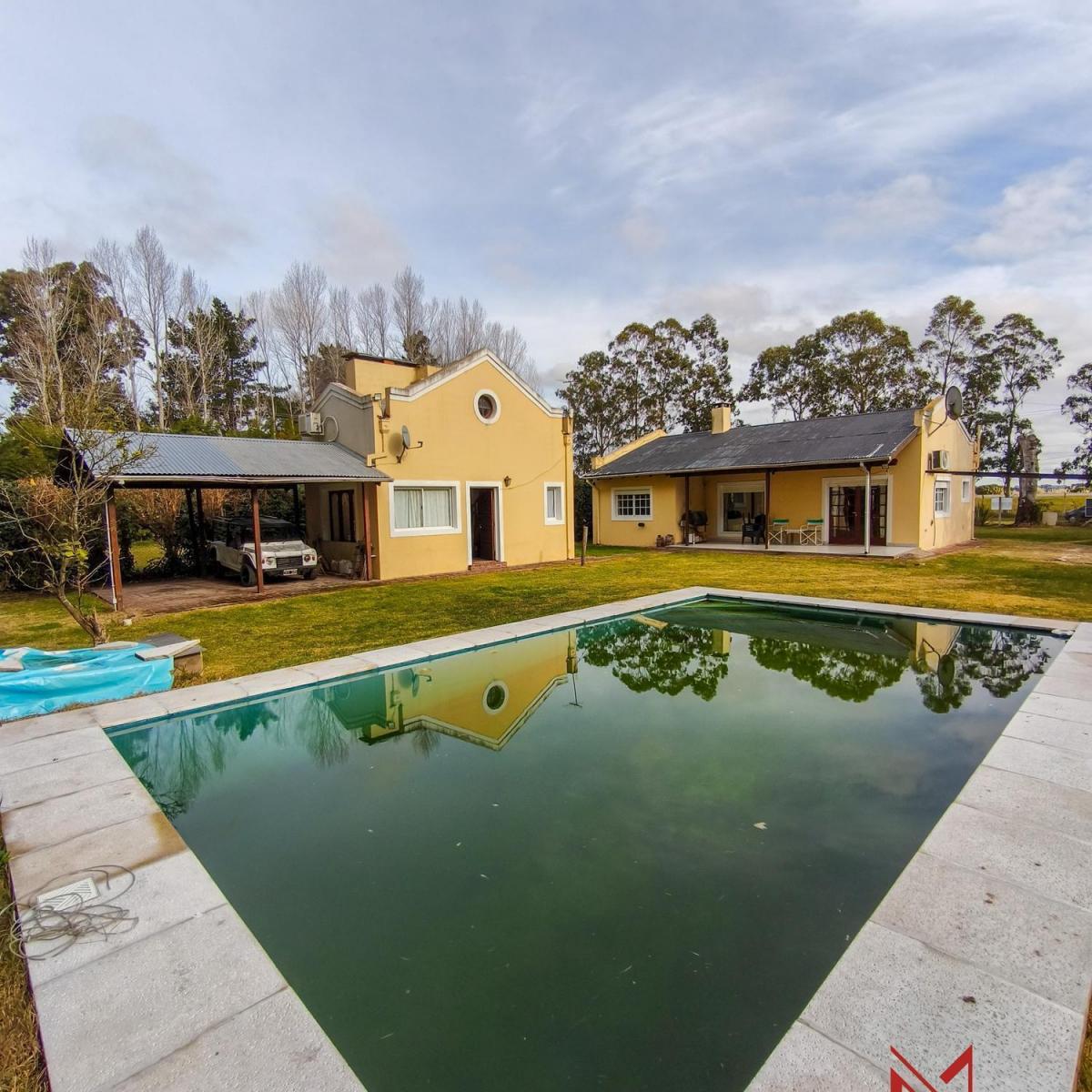 Chalet 3 amb, 124m² con pileta y 3 coch. — Barrio La Armonía