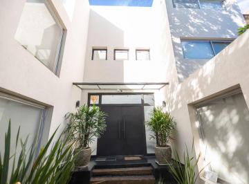 Casa · 342m² · 5 Ambientes · 1 Cochera · Casa Moderna con Jardín, Piscina y Cochera – Lomas de Núñez