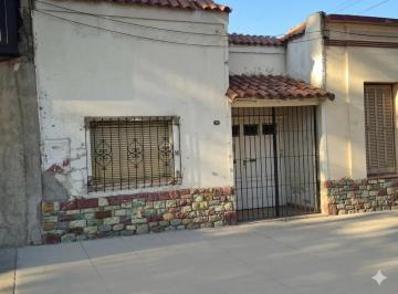 Casa de 1 ambiente, Godoy Cruz · ¡Oportunidad Única! Casa a Precio de Terreno en Godoy Cruzubicación Estratégica: Víctor Hugo y San