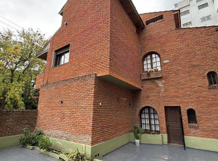 PH · 209m² · 4 Ambientes · 1 Cochera