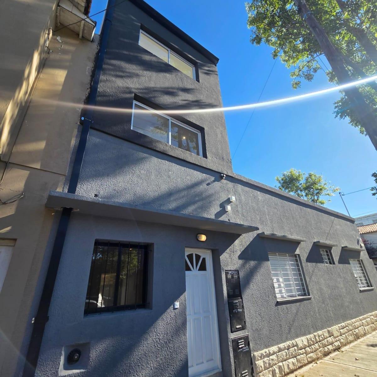 Venta ph de 2 ambientes reciclado A la calle
