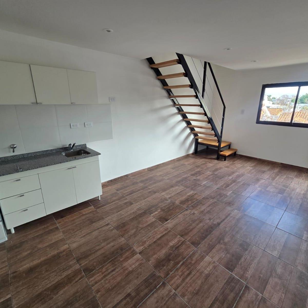 Venta departamento en ph de 3 ambientes al frente con balcón y patio propio