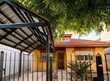 Casa · 88m² · 4 Ambientes · 1 Cochera · Venta Casa 4 Ambientes Gutierrez - Berazategui
