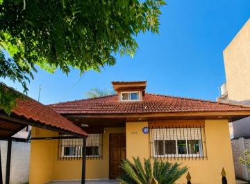 Casa · 88m² · 4 Ambientes · 1 Cochera · Venta Casa 4 Ambientes Gutierrez - Berazategui