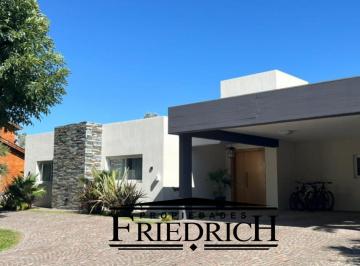 Casa · 244m² · 4 Ambientes · 6 Cocheras · Casa en Venta - Los Puentes, Lujan