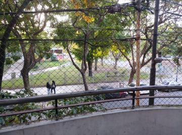 Departamento de 4 ambientes, San Cristobal · 4 Amb. Oportunidad Escucha Oferta! Baño y Toil. a Refaccionar Balc Corrido Vista Abierta a La Plaza
