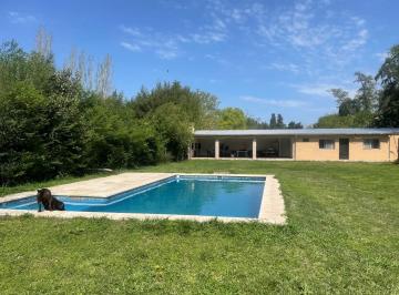 Quinta vacacional · 235m² · 6 Ambientes · Venta Quinta Multifamiliar en General Rodriguez Barrio Hermoso