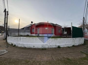 Casa · 78m² · 4 Ambientes · 1 Cochera · Venta Casa y Local con Renta en Peñarol a Reciclar