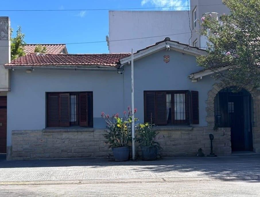 Chalet 4 dorm, 150m² con patio — Ideal proyecto edilicio