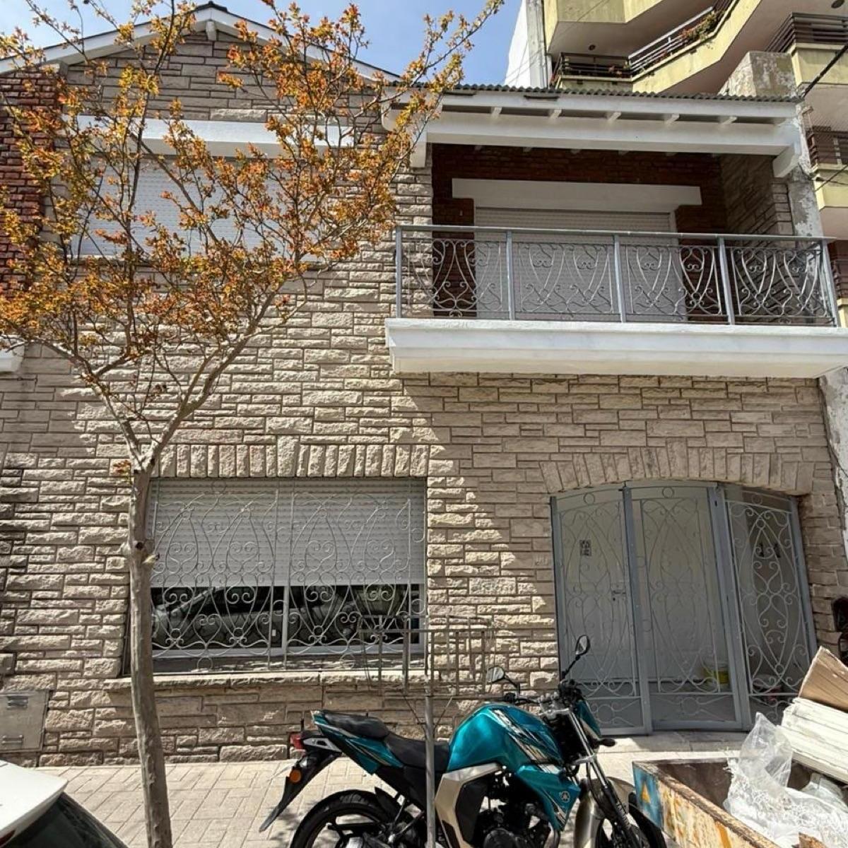 Venta chalet en ph 4 ambientes con cochera