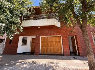 Casa · 184m² · 5 Ambientes · 1 Cochera · Casa en Naón