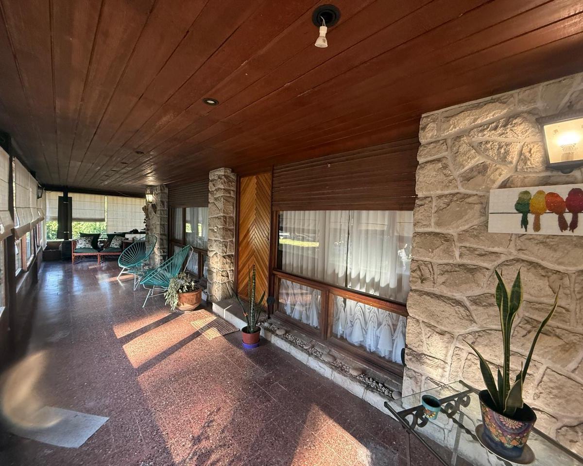 Chalet 4 amb, 234m² en 2 lotes con garage — Bosque