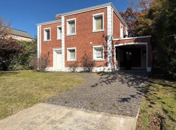 Casa · 190m² · 4 Ambientes · 3 Cocheras · Casa en Venta con Escritura - 3 Dorm. - Pilar del Este