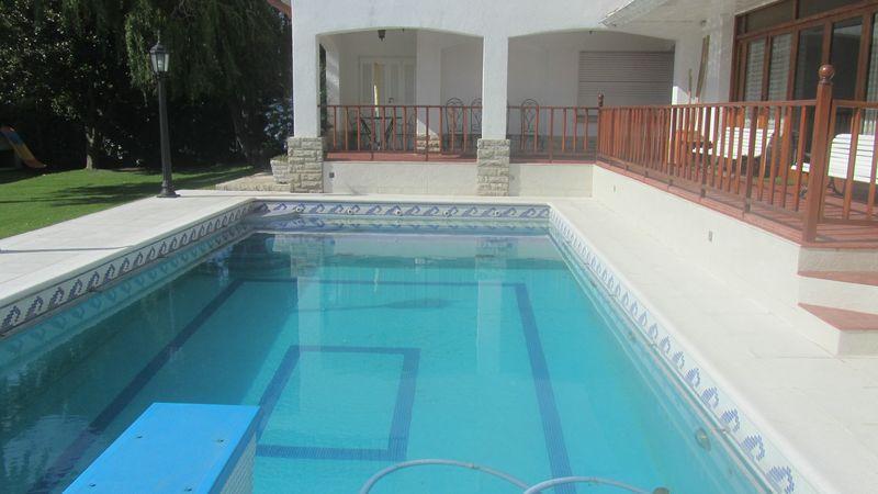 Chalet 8 amb, 500m² con piscina y quincho — Parque