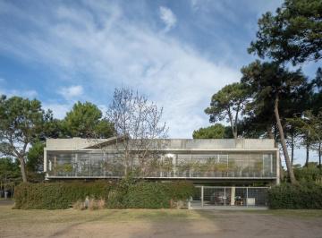 Casa · 195m² · 4 Ambientes · 2 Cocheras · Casa en Venta Pinamar Alamos