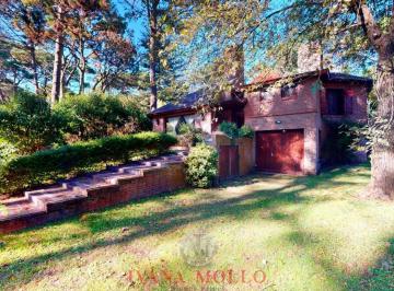 Casa · 226m² · 5 Ambientes · 1 Cochera · Casa en Venta - Carilo - Molle 926