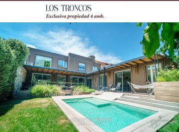 Casa · 400m² · 3 Dormitorios · 2 Cocheras · Casa en Los Troncos