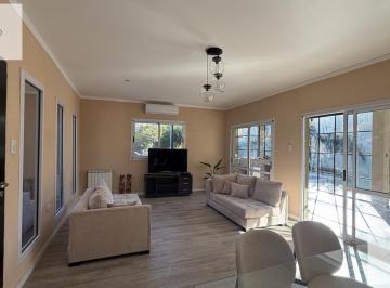 Casa · 150m² · 5 Ambientes · 3 Cocheras · Casa en Alquiler de 5 Ambientes en San Alfonso