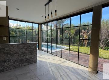Casa · 150m² · 5 Ambientes · 3 Cocheras · Casa en Alquiler de 5 Ambientes en San Alfonso
