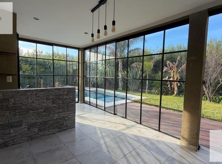 Casa · 150m² · 5 Ambientes · 3 Cocheras