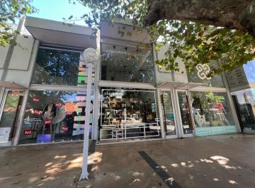 Local comercial · 70m² · 2 Ambientes · Local - Guemes