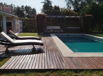 Casa · 1000m² · 8 Ambientes · 2 Cocheras · Casa en Abril Club de Campo