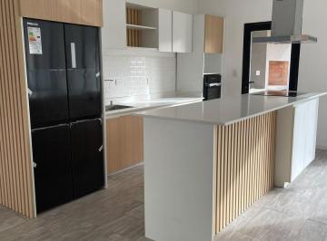 Casa · 115m² · 4 Ambientes · 1 Cochera · Casa en Freixas