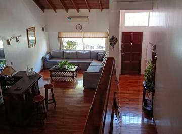 Casa · 242m² · 4 Ambientes · 2 Cocheras · Casa en Parque Chacabuco