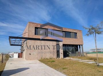 Casa de 6 ambientes, Escobar · Casa con Pileta en Venta en Amarras | Puertos del Lago