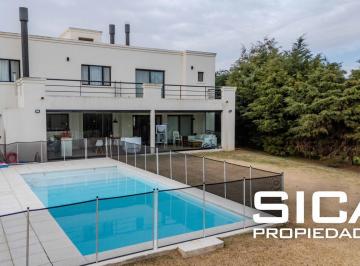 Casa · 271m² · 6 Ambientes · 7 Cocheras · Casa en Altos de Manzanares