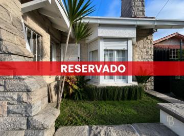Casa · 134m² · 4 Ambientes · 1 Cochera · Casa Renovada en Chauvin con 3 Dorm., Patio y Cochera