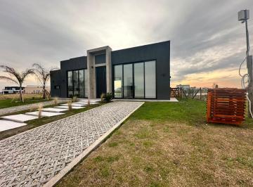 Casa · 201m² · 4 Ambientes · 2 Cocheras · Hermosa Casa en Santa Clara Al Sur