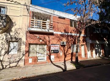 Casa · 190m² · 8 Ambientes · Casa de 4 Dorm. a Reciclar con Terraza y Gran Potencial — Echesortu