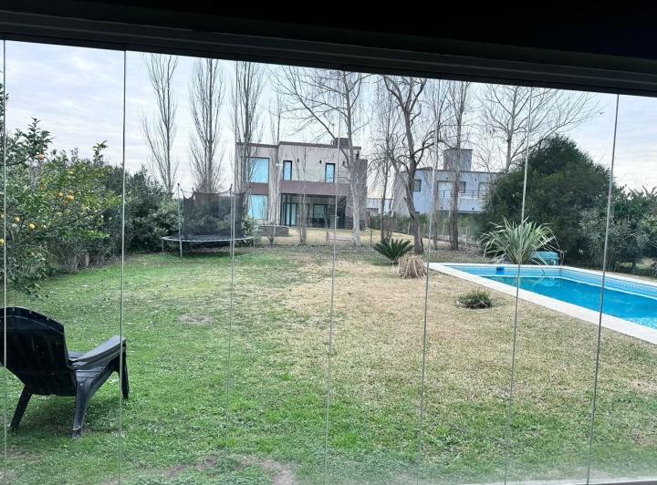 Casa · 800m² · 5 Ambientes · 2 Cocheras