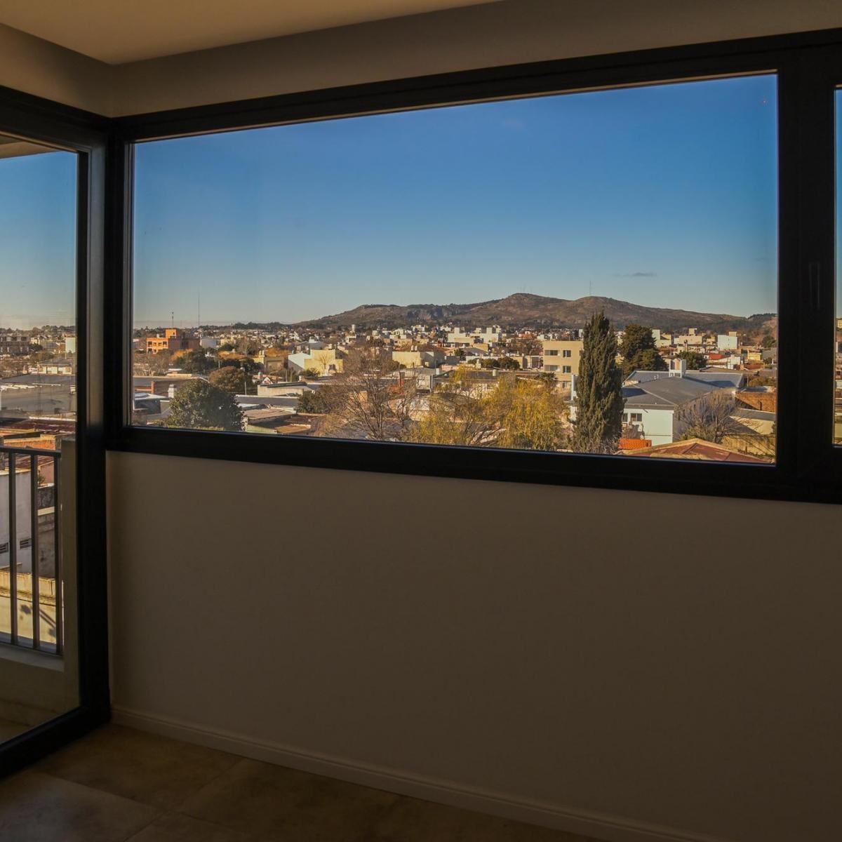 Depto 2 dorm, 100m² con cochera y ascensor — Centro