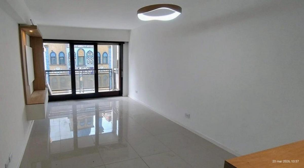 Venta departamento de 3 ambientes A la calle con balcón saliente