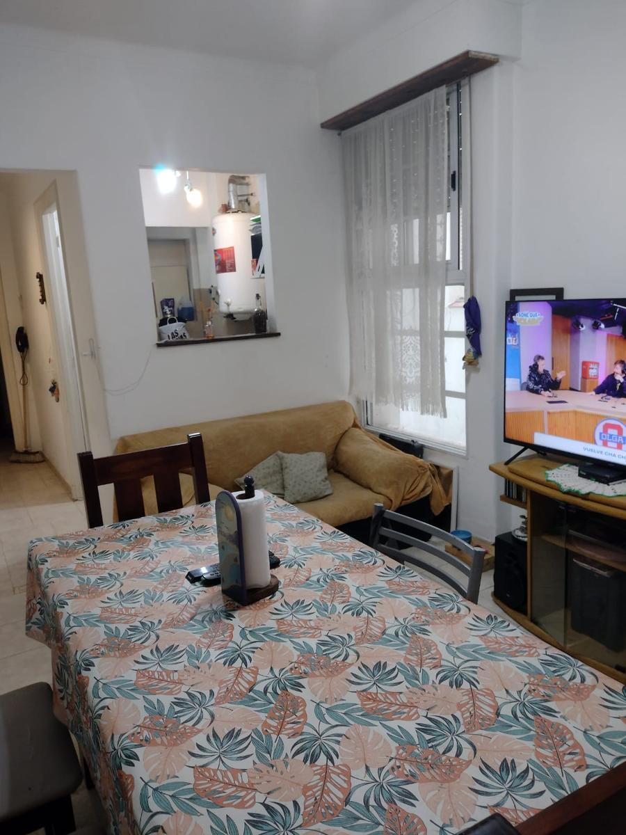 Venta departamento en centro de 3 amb con dependencia de servicio -Primer piso