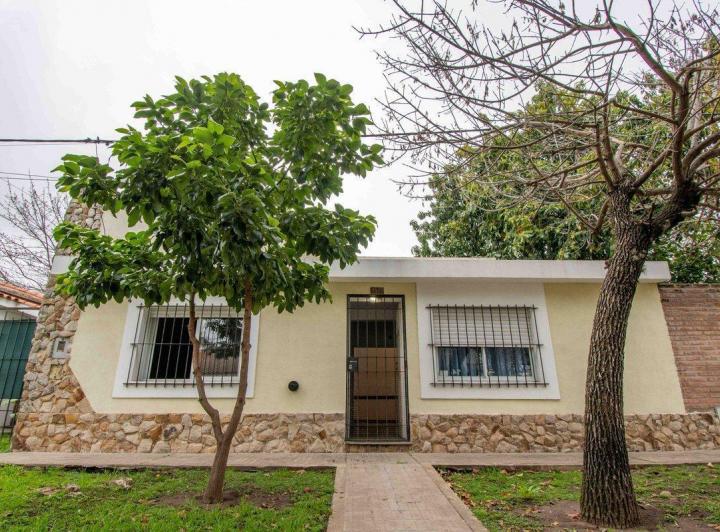 Casa · 90m² · 4 Ambientes · 1 Cochera
