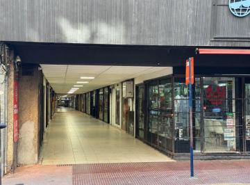 Local comercial · 74m² · Venta Local Centro con Baño y Oficinas