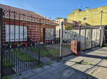 Casa · 63m² · 3 Ambientes · Venta Casa 3 Amb Lote Propio 447 m². Lanus Oeste