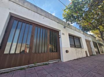 Casa · 165m² · 3 Ambientes · 1 Cochera · B° Alto Alberdi - Casa 2 Dorm. - Patio Amplio