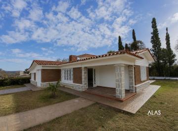 Casa de 5 ambientes, La Falda · Casa de con 4 Dorm. en Venta en Villa Eden, La Falda