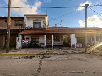 Casa · 96m² · 4 Ambientes · 1 Cochera · Venta Casa 4 Amb Temperley Apto Credito Patio