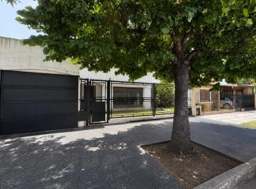 Casa · 136m² · 5 Ambientes · 2 Cocheras · Casa en Venta 5 Amb. Monte Grande Zona Tranquila