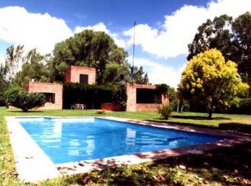 Casa de 4 ambientes, Escobar · Casa en Venta con Pileta en Ingeniero Maschwitz Aceptan Permuta